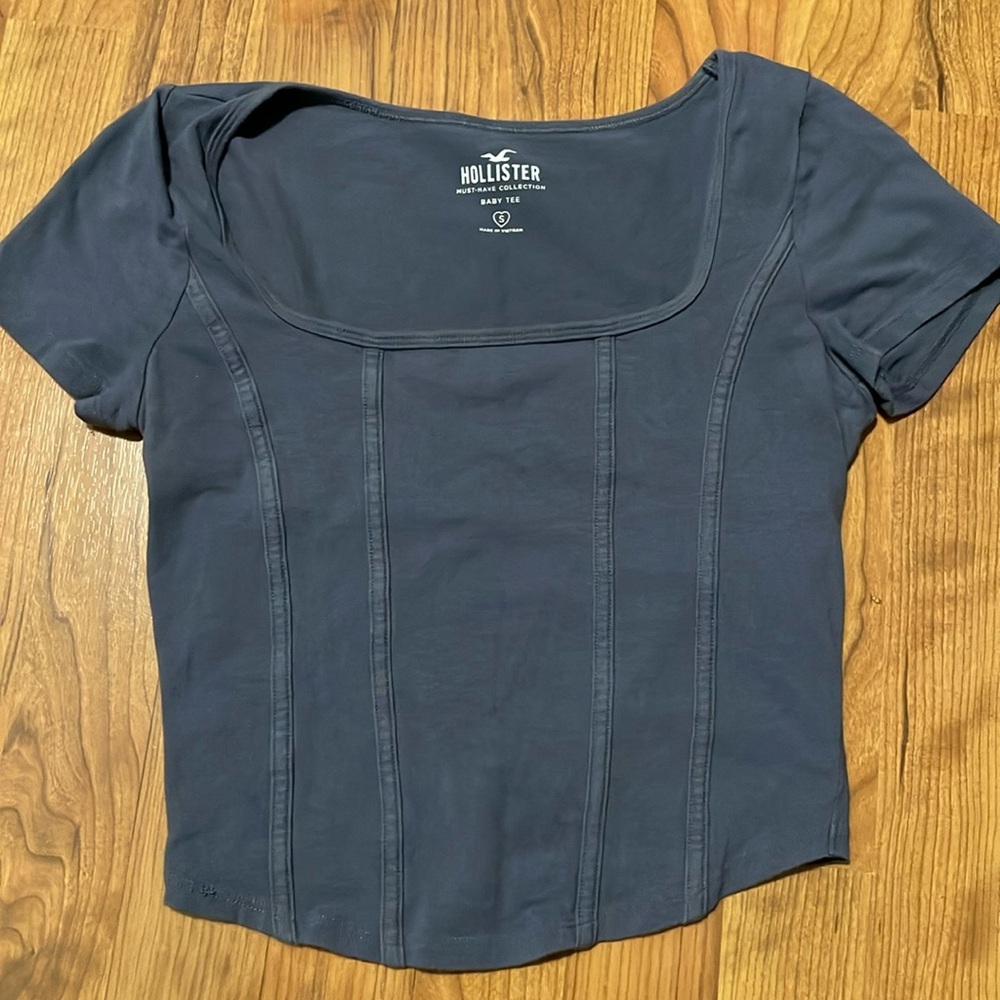 Hollister Baby Tee Size Small